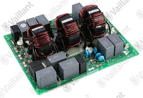 Leiterplatte von Vaillant mit mehreren Transformatoren und Relais, montiert auf einer grünen Platine mit verschiedenen elektrischen Bauteilen.